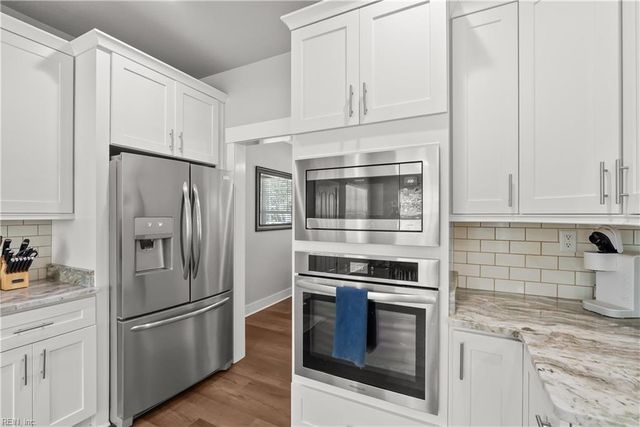 200 Heron Bay LN, Chesapeake, VA 23323