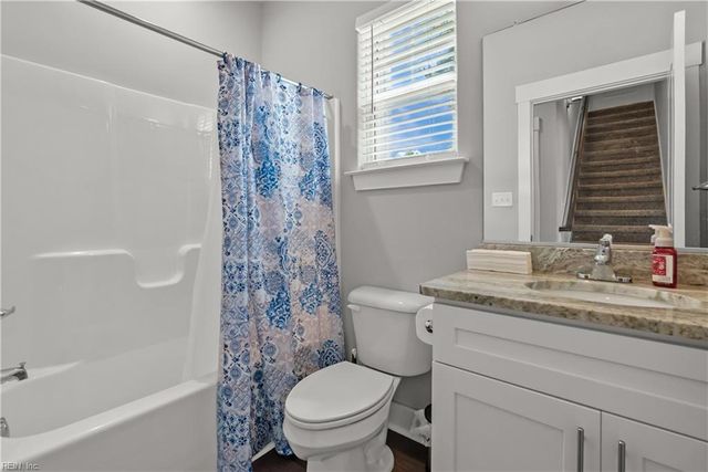 200 Heron Bay LN, Chesapeake, VA 23323