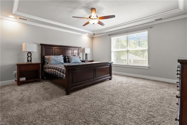 200 Heron Bay LN, Chesapeake, VA 23323