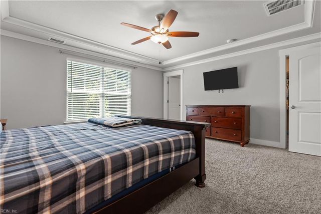 200 Heron Bay LN, Chesapeake, VA 23323
