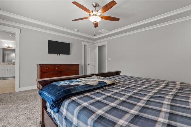 200 Heron Bay LN, Chesapeake, VA 23323