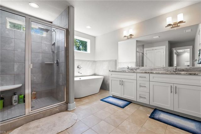 200 Heron Bay LN, Chesapeake, VA 23323