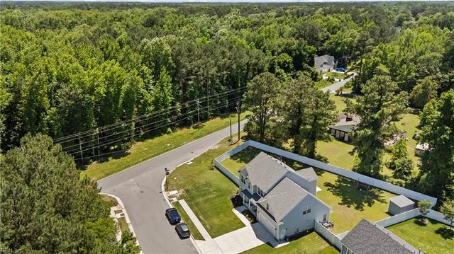 200 Heron Bay LN, Chesapeake, VA 23323