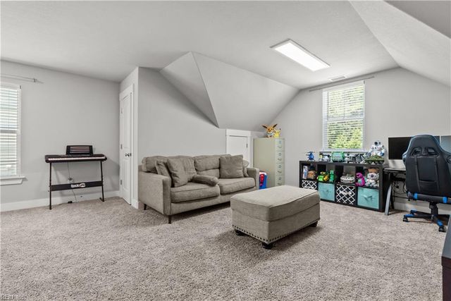 200 Heron Bay LN, Chesapeake, VA 23323