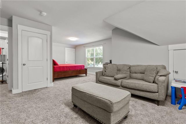 200 Heron Bay LN, Chesapeake, VA 23323