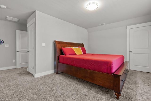 200 Heron Bay LN, Chesapeake, VA 23323
