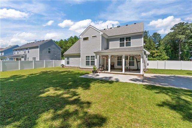 200 Heron Bay LN, Chesapeake, VA 23323
