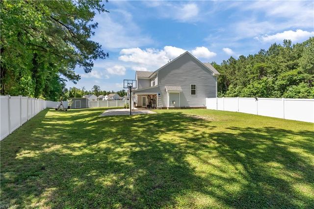 200 Heron Bay LN, Chesapeake, VA 23323