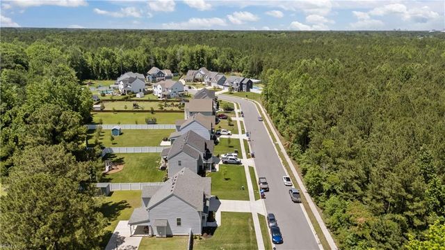 200 Heron Bay LN, Chesapeake, VA 23323