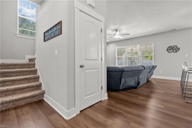 200 Heron Bay LN, Chesapeake, VA 23323