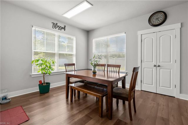 200 Heron Bay LN, Chesapeake, VA 23323