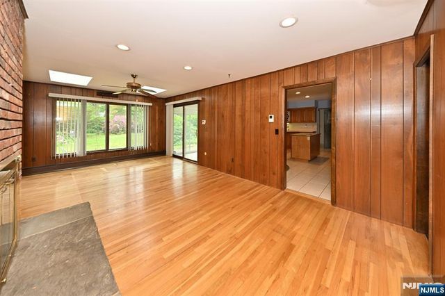 9 Lyncrest Drive, Paramus, NJ 07652