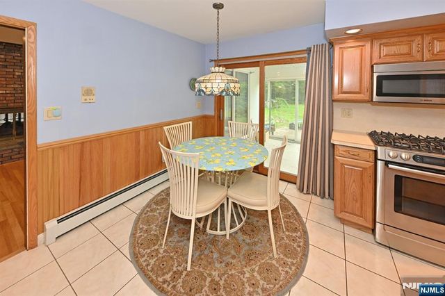 9 Lyncrest Drive, Paramus, NJ 07652