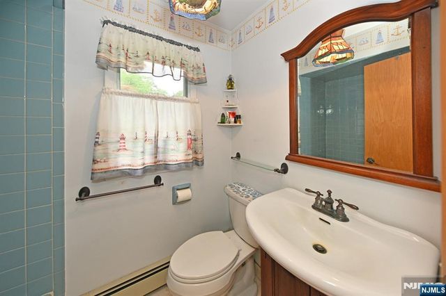 9 Lyncrest Drive, Paramus, NJ 07652
