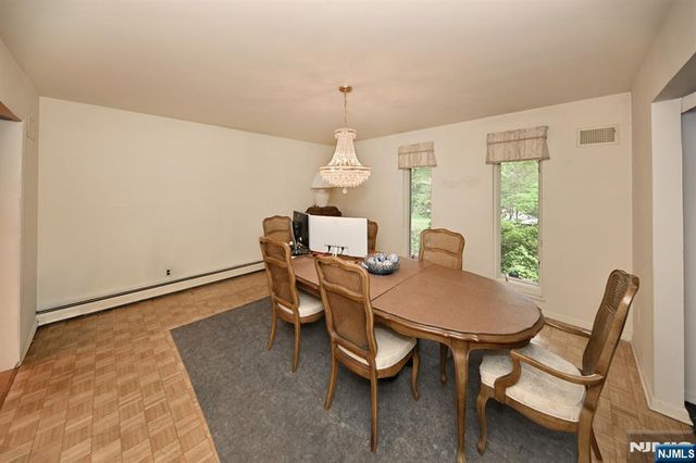9 Lyncrest Drive, Paramus, NJ 07652