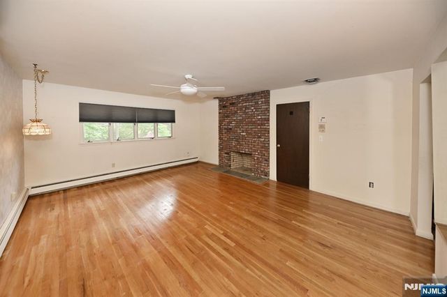 9 Lyncrest Drive, Paramus, NJ 07652