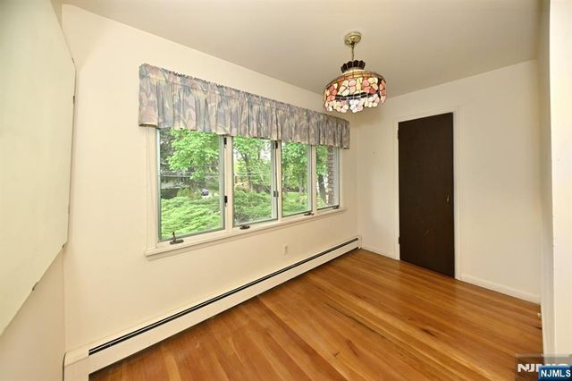 9 Lyncrest Drive, Paramus, NJ 07652