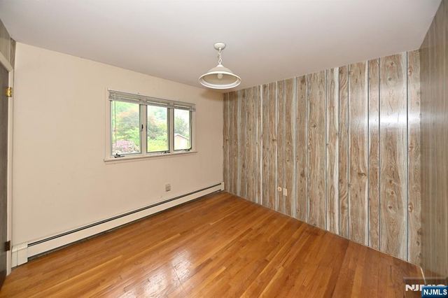 9 Lyncrest Drive, Paramus, NJ 07652