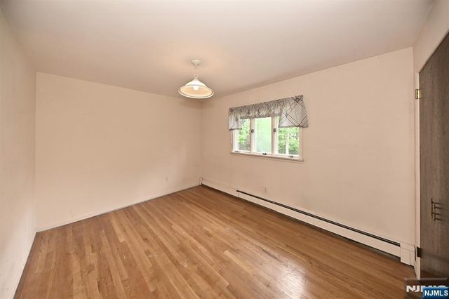 9 Lyncrest Drive, Paramus, NJ 07652