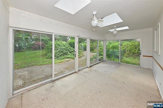 9 Lyncrest Drive, Paramus, NJ 07652