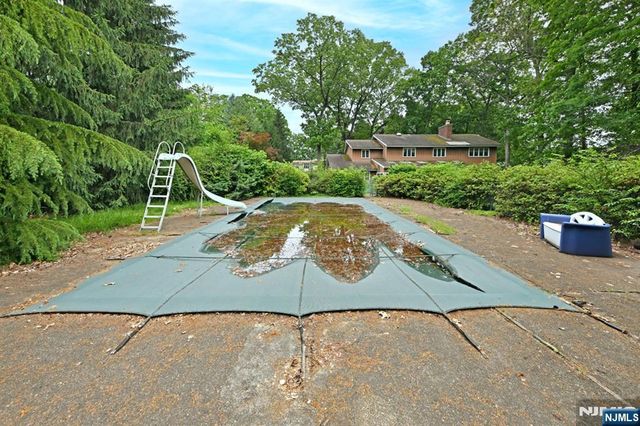 9 Lyncrest Drive, Paramus, NJ 07652