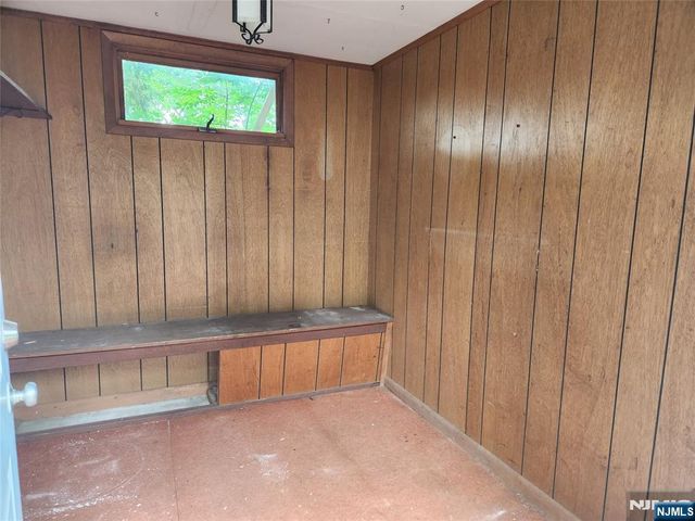 9 Lyncrest Drive, Paramus, NJ 07652
