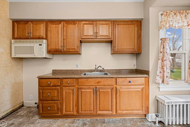 18239 Glendale Street, Roseville, MI 48066