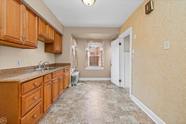 18239 Glendale Street, Roseville, MI 48066