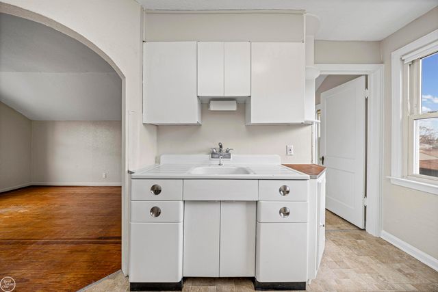 18239 Glendale Street, Roseville, MI 48066