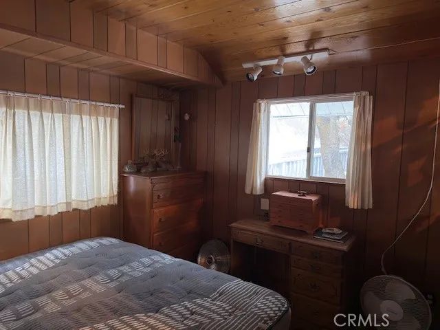 719 Ridge Way, Green Valley Lake, CA 92341