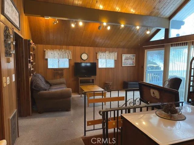 719 Ridge Way, Green Valley Lake, CA 92341