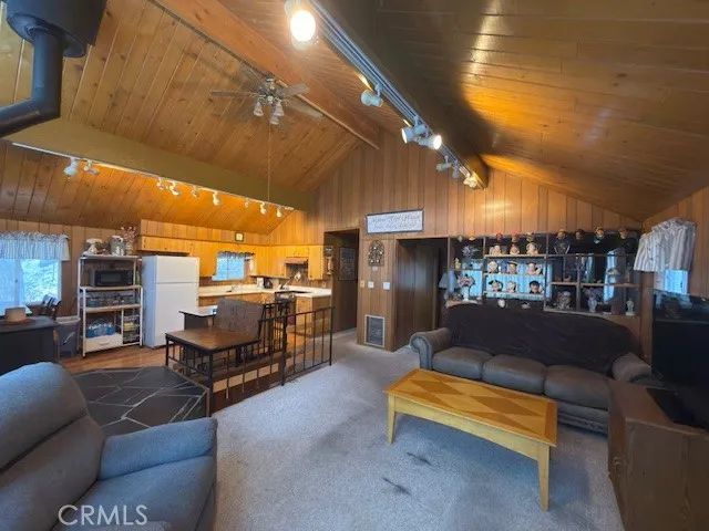 719 Ridge Way, Green Valley Lake, CA 92341