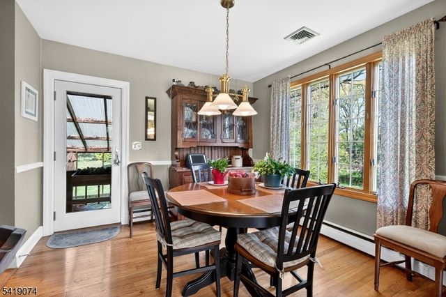 18 Hillcrest Dr, Bloomingdale Boro, NJ 07403