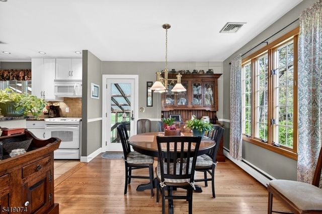 18 Hillcrest Dr, Bloomingdale Boro, NJ 07403