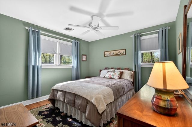 18 Hillcrest Dr, Bloomingdale Boro, NJ 07403