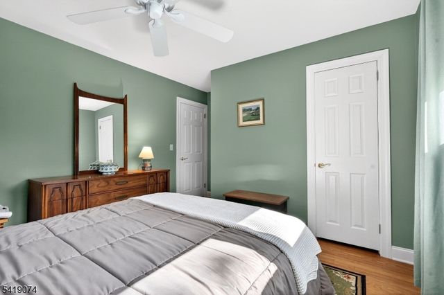 18 Hillcrest Dr, Bloomingdale Boro, NJ 07403