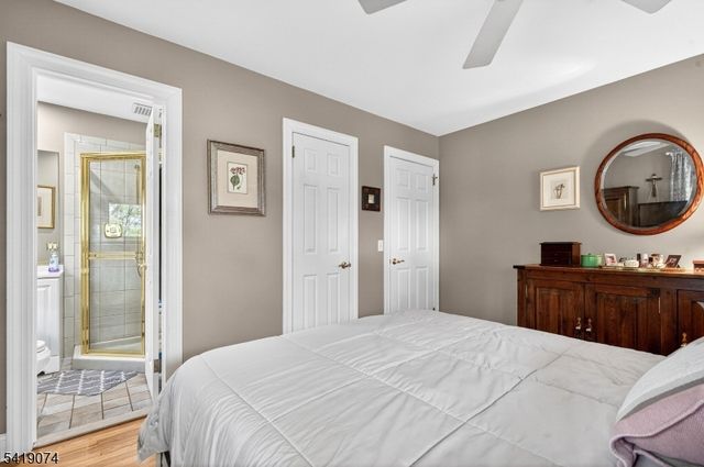18 Hillcrest Dr, Bloomingdale Boro, NJ 07403