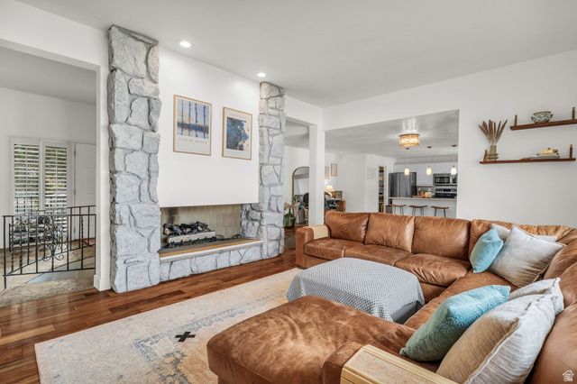 2591 E CREEK RD, Sandy, UT 84093