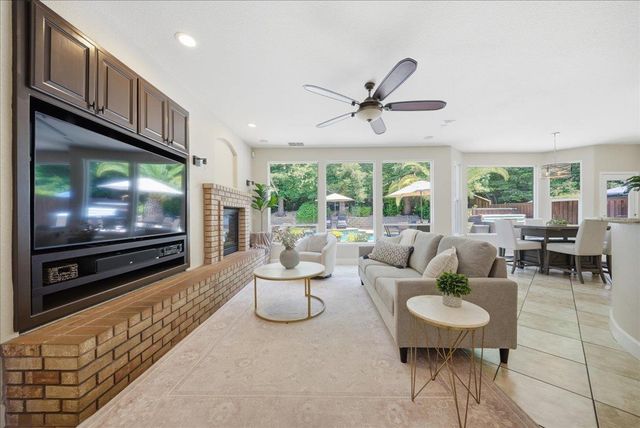 201 Crenshaw Ct, Granite Bay, CA 95746
