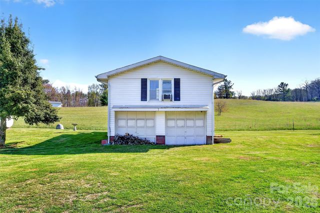 1511 White Oak Road, Bakersville, NC 28705