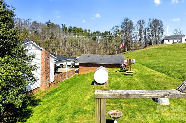 1511 White Oak Road, Bakersville, NC 28705