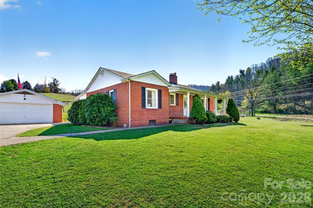 1511 White Oak Road, Bakersville, NC 28705