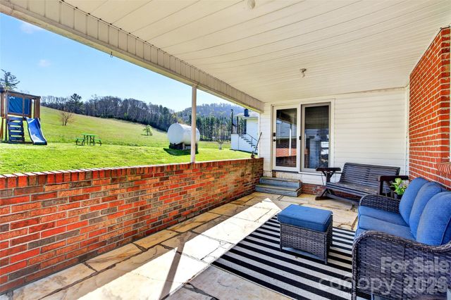 1511 White Oak Road, Bakersville, NC 28705