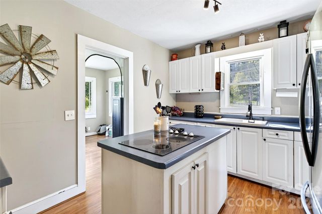 1511 White Oak Road, Bakersville, NC 28705