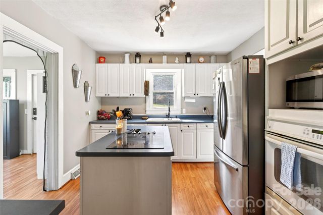 1511 White Oak Road, Bakersville, NC 28705