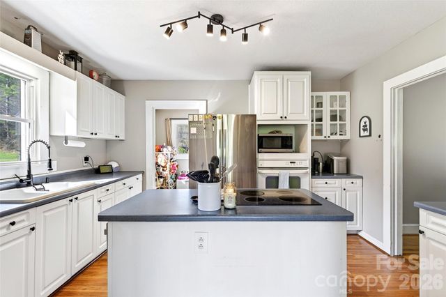 1511 White Oak Road, Bakersville, NC 28705