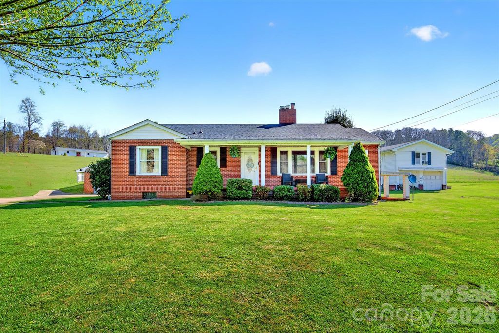 1511 White Oak Road, Bakersville, NC 28705