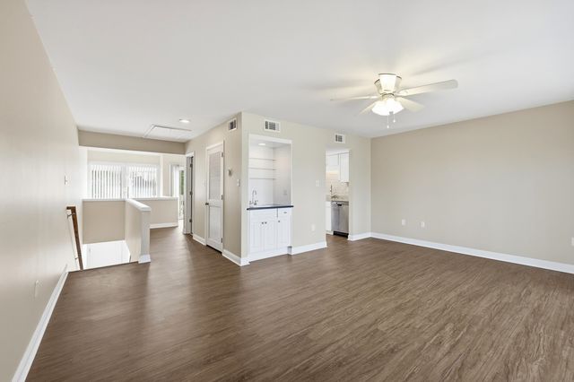 1000 11th Ave N Apt 102, North Myrtle Beach, SC 29582
