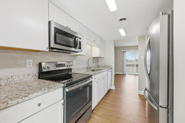 1000 11th Ave N Apt 102, North Myrtle Beach, SC 29582