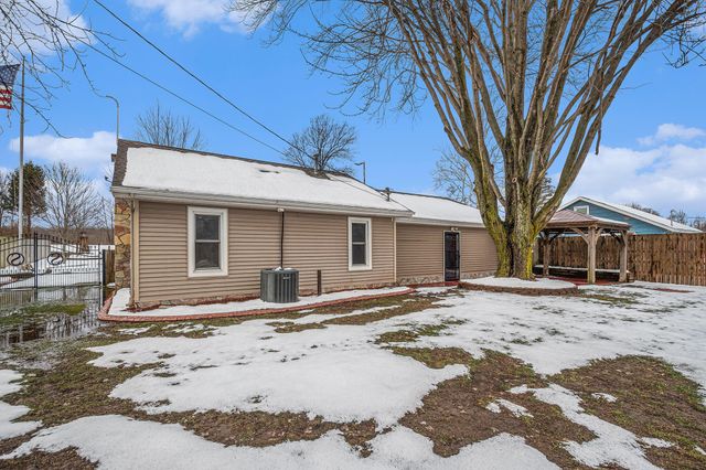 2743 N M 140 Highway, Watervliet, MI 49098